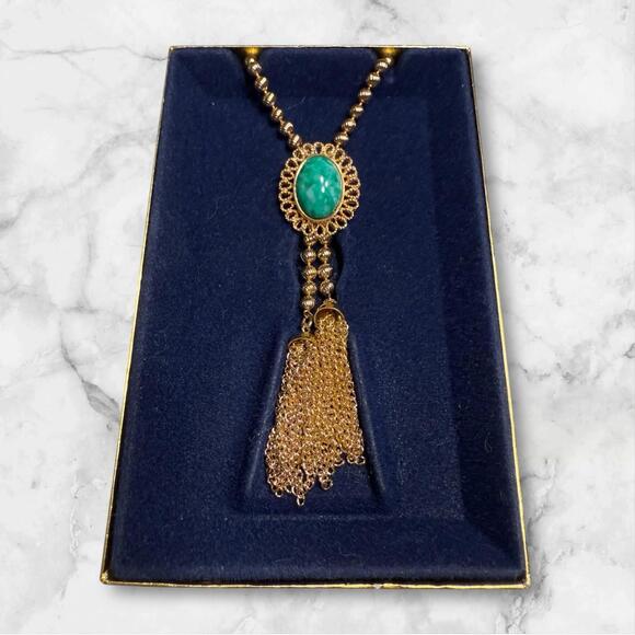 1973 DeLizza & Elster for Avon Ming Green 36" Pendant Tassel Necklace NOS w/ Box - Picture 5 of 9